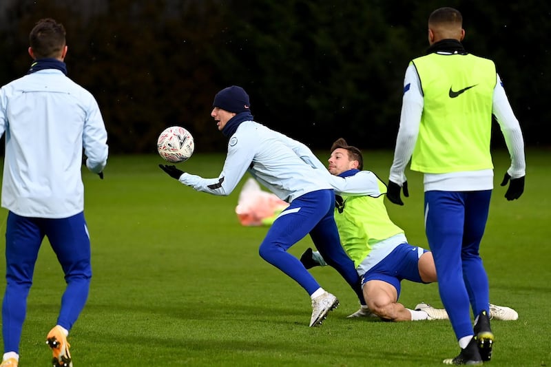 COBHAM, ENGLAND - FEBRUARY 09:  Mason Mount and CÃ©sar Azpilicueta of Chelsea during a warm down training session at Chelsea Training Ground on February 9, 2021 in Cobham, England. (Photo by Darren Walsh/Chelsea FC via Getty Images)