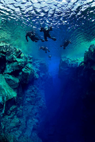 Snorklers in the continental crack of Silfra, freshwater, Iceland, Atlantic Ocean. Photo by Tobias Friedrich

Schnorchler in der Kontinentalspalte Silfra, Süßwasser, Island, Atlantischer Ozean.