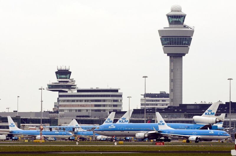 Experts are calling for more measures to reduce the emissions of airlines. AFP