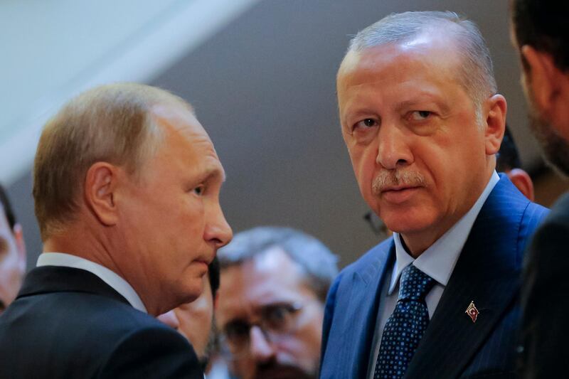 epa07027144 Russian President Vladimir Putin, (L) and Turkish President Recep Tayyip Erdogan prepare to enter a hall for their talks in the Bocharov Ruchei residence in the Black Sea resort of Sochi, Russia, 17 September 2018. The presidents of Russia and Turkey are meeting in the Russian Black Sea resort of Sochi in a bid to find a diplomatic resolution to the crisis around Idlib, a rebel-held region in Syria.  EPA/ALEXANDER ZEMLIANICHENKO / POOL POOL PHOTO