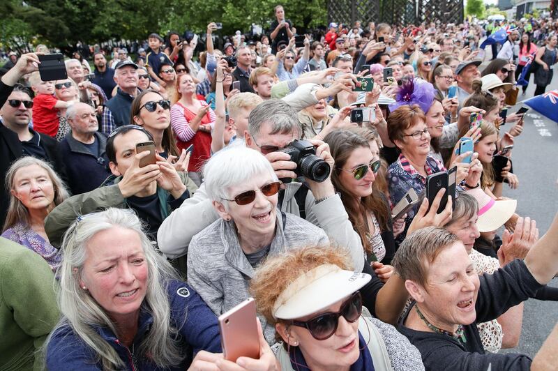 Crowds at Rotorua town centre for the arrival of Prince Harry and Meghan. Getty Images