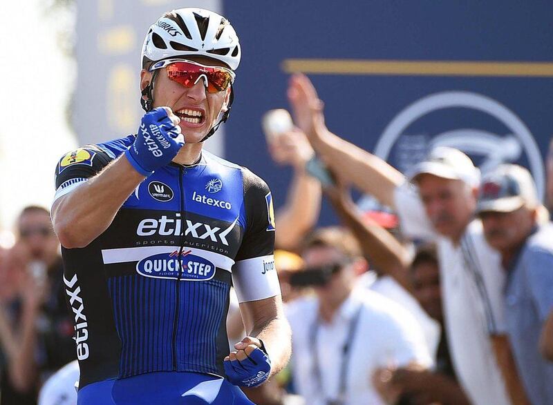 epa05141010 German rider Marcel Kittel of the Etixx–Quick-Step team celebrates while crossing the finish line to win the first stage of the 2016 Dubai Tour cycling race in Fujairah, United Arab Emirates, 03 February 2016.  EPA/DANIEL DAL ZENNARO
