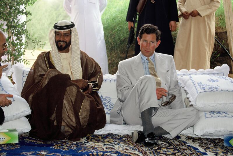ABU DHABI, UNITED ARAB EMIRATES - MARCH 15:  Charles, Prince of Wales, attends a desert picnic during his official tour of the Gulf States on March 15, 1989 in Abu Dhabi, United Arab Emirates.  (Photo by Georges De Keerle/Getty Images)