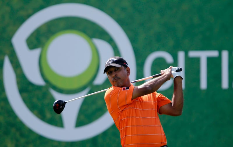 Jeev Milkha Singh of India watches his shot from the second tee during the fourth and final round of the Dubai Desert Classic at the Emirates Golf Club, February 3, 2013. REUTERS/Jumana El Heloueh (UNITED ARAB EMIRATES - Tags: SPORT GOLF) *** Local Caption ***  DUB04_GOLF-EUROPEAN_0203_11.JPG