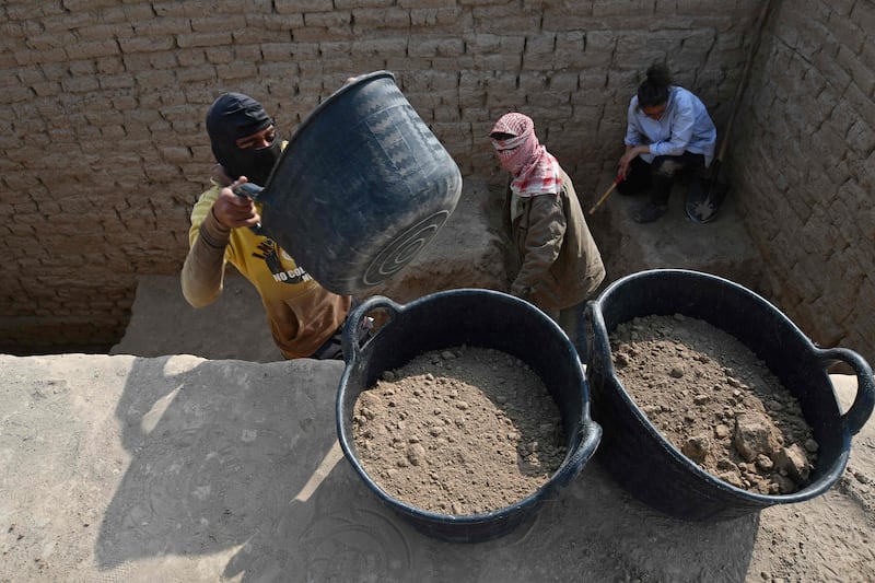 Members of a French-Iraqi archaeological expedition excavate at the site of the Sumerian city-state of Larsa.