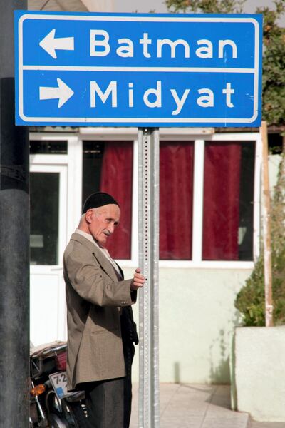 C026Y9 A Kurdish man standing at an intersection in the town of Hasankeyf, in the southeast Anatolia region of Turkey.