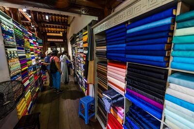 KPWRJP Yaly Couture, the most prestigious bespoke tailor and shoemaker in Hoi An, Vietnam. Blaine Harrington III / Alamy Stock Photo