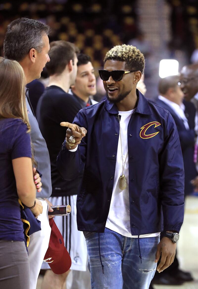CLEVELAND, OH - JUNE 07: Recording artist Usher (R) speaks to Ohio State University football coach Urban Meyer before Game 3 of the 2017 NBA Finals between the Golden State Warriors and the Cleveland Cavaliers at Quicken Loans Arena on June 7, 2017 in Cleveland, Ohio. NOTE TO USER: User expressly acknowledges and agrees that, by downloading and or using this photograph, User is consenting to the terms and conditions of the Getty Images License Agreement.   Ronald Martinez/Getty Images/AFP