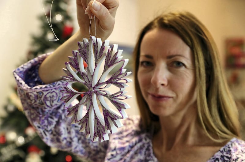 RAK, UNITED ARAB EMIRATES, Jan 07  – 2020 :- Alyona Sayer, a 42- year-old Ukrainian made decorative item by used rollers of toilet and kitchen paper rolls at her villa in Mina Al Arab in Ras Al Khaimah. She organises recycling workshops for children at her home also. (Pawan Singh / The National) For News/Online/Instagram. Story by Ruba