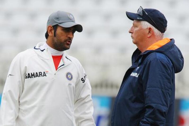 Duncan Fletcher (r) in discussion with MS Dhoni.