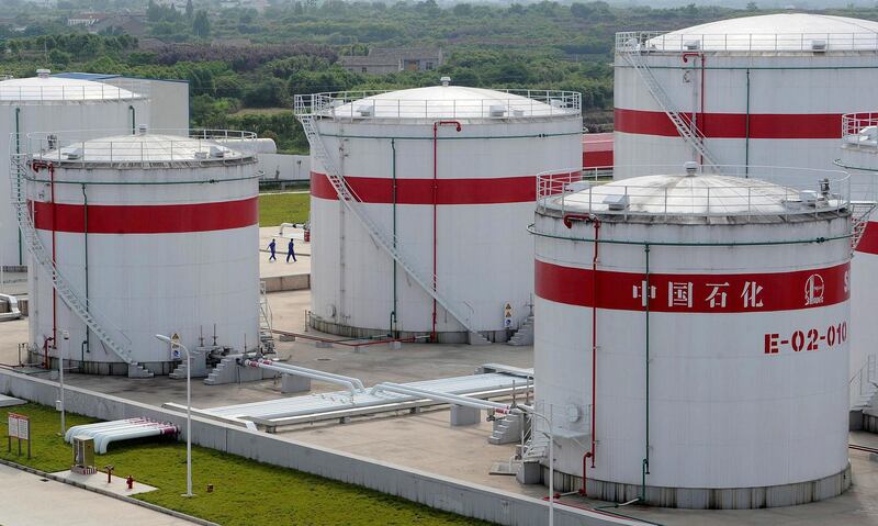 FILE PHOTO: Oil tanks are seen at a Sinopec plant in Hefei, Anhui province, China May 31, 2009.   REUTERS/Jianan Yu/File Photo