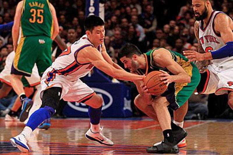 Jeremy Lin, left, battles against Greivis Vasquez at Madison Square Garden on Friday night.