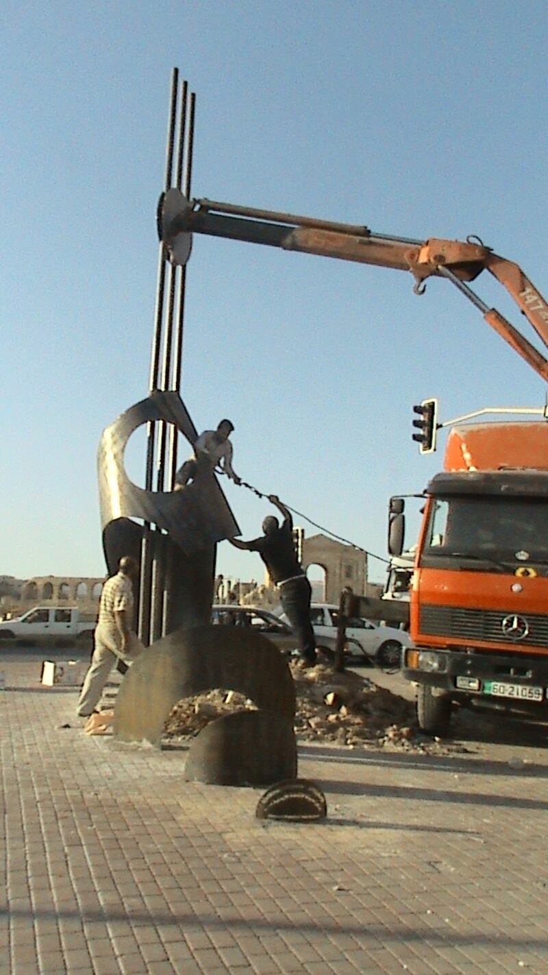 The Jerash sculpture being removed in 2014. Photo: Ghassan Mafadleh