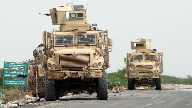A picture taken on June 21, 2018 shows armoured vehicles belonging to the Amalqa ("Giants") Brigades, loyal to the Saudi-backed government, parked on the side of a road during the offensive to seize the Red Sea port city of Hodeida from Iran-backed Huthi rebels, on its southern outskirts near the airport. The "Giant Brigades" are a former elite unit of the Yemeni army rebuilt by the UAE which has been at the vanguard of the offensive, reinforced by thousands of fighters from southern Yemen. / AFP / Saleh Al-OBEIDI
