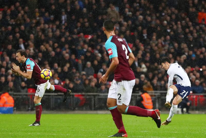 epa06417394 Tottenham Hotspurs Heung Min Son (R) scores the equailizer during the English Premier League game between Tottenham Hotspurs and West Ham United at Wembley stadium in London, Britain, 04 January 2018.  EPA/NEIL HALL EDITORIAL USE ONLY. No use with unauthorized audio, video, data, fixture lists, club/league logos or 'live' services. Online in-match use limited to 75 images, no video emulation. No use in betting, games or single club/league/player publications