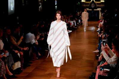 A model presents a creation by Stella McCartney during the Women's Spring-Summer 2020 Ready-to-Wear collection fashion show at the Opera Garnier in Paris, on September 30, 2019. / AFP / Thomas SAMSON
