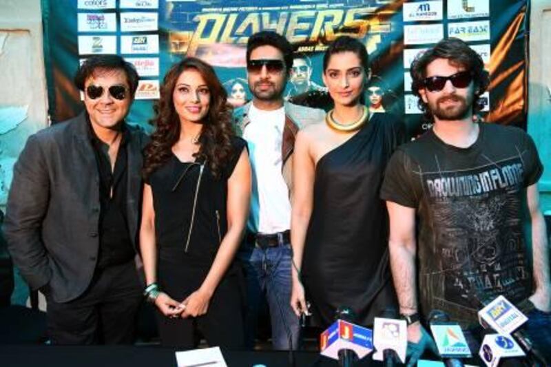 Dubai,  United Arab Emirates- January,  04, 2012:    ( L to R ) Bollywood actors Bobby Deol, Bipasha Basu, Abhishek Bachan, Sonam Kapoor and Neil Nitin Mukesh pose during the media conference to promote  their new movie 'Players' in Dubai . (  Satish Kumar / The National )