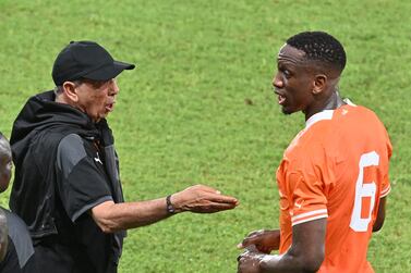 Ivory Coast's French head coach Jean-Louis Gasset (L) speaks with Ivory Coast's Willy Boly (R) during the Africa Cup of Nations (CAN) 2023 qualification football match between the Ivory coast and Zambia in Yamoussoukro on June 3, 2022.  (Photo by Issouf SANOGO  /  AFP)