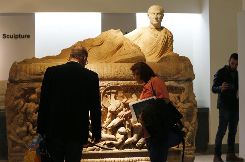 Visitors tour the antiquities museum in the Syrian capital Damascus on October 28, 2018. Syria reopened a wing of the capital's famed antiquities museum today after six years of closure to protect its exhibits from the civil war. / AFP / LOUAI BESHARA
