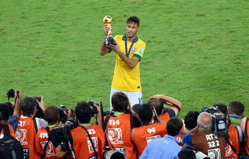 RIO DE JANEIRO, BRAZIL - JUNE 30:  Neymar of Brazil celebrates with trophy after victory in the FIFA Confederations Cup Brazil 2013 Final match between Brazil and Spain at Maracana on June 30, 2013 in Rio de Janeiro, Brazil.  (Photo by Ronald Martinez/Getty Images) *** Local Caption ***  172029196.jpg