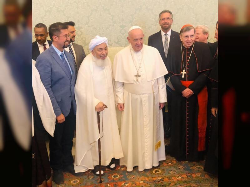 Sheikh Abdullah bin Bayyah, chairman of the UAE Fatwa Council, met Pope Francis in the Vatican City. Courtesy Wam