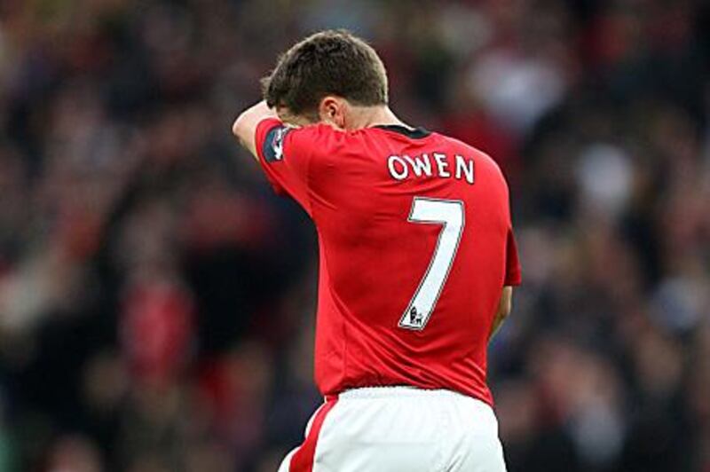 Michael Owen trudges off following the injury he sustained in the Carling Cup final.