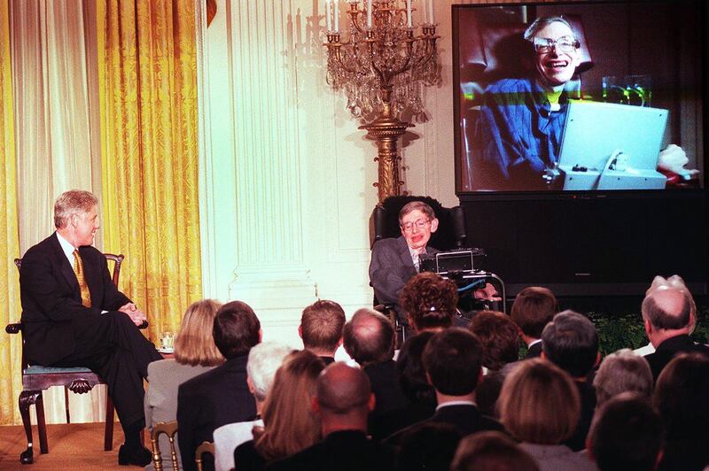 US President Bill Clinton and British professor Stephen Hawking watch a scene from "Star Trek the Next Generation" during a "Millennium Evening" at the White House in Washington, DC on March 6, 1998. Tim Sloan / AFP