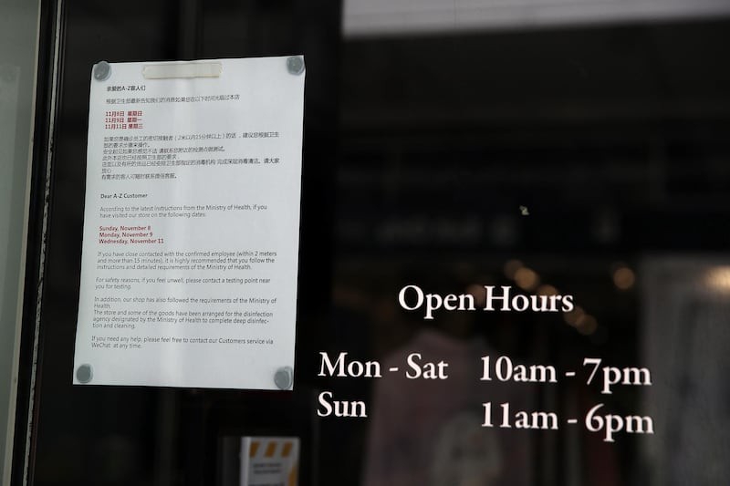 A notice in the window of the A-Z Collection store in High St where a worker has tested positive for Covid-19 in Auckland, New Zealand. Getty Images
