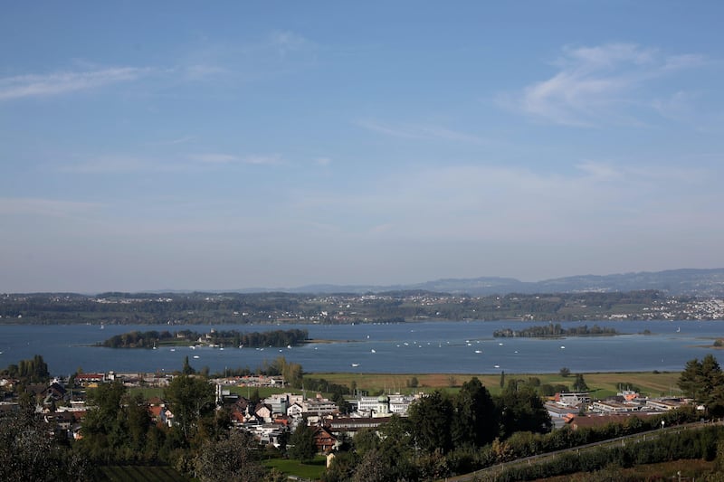 PFAEFFIKON, SWITZERLAND - OCTOBER 04: General view shows the lake Zurich and the city center of Paeffikon on October 4, 2009 in Pfaeffikon, Switzerland. Due to lower taxes and less regulation the small Swiss town on the shores of lake Zurich has become a hedge fund hot spot.  (Photo by Miguel Villagran/Getty Images) *** Local Caption ***  GYI0058562939.jpg