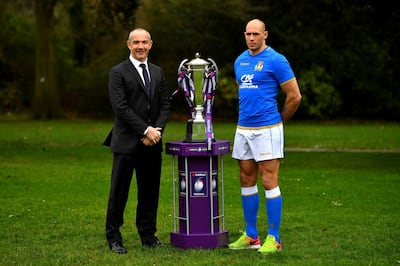 LONDON, ENGLAND - JANUARY 24: Conor O'Shea, Head Coach of Italy and Sergio Parisse of Italy pose with the trophy during the 6 Nations Launch event at the Hitlon on January 24, 2018 in London, England.  (Photo by Dan Mullan/Getty Images)