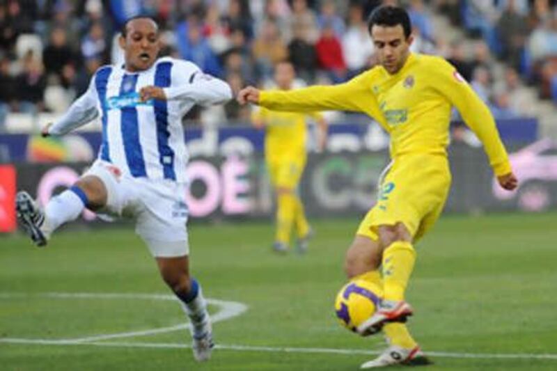 Villarreal's Giuseppe Scurto, right, fights for the ball with Recreativo Huelva's Nasief Morris during their Primera Liga encounter.