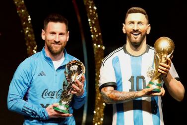 Soccer Football - Copa Libertadores - Draw - Conmebol headquarters, Luque, Paraguay - March 27, 2023 Argentina's Lionel Messi poses with a statue of himself holding the World Cup during the Conmebol event.  REUTERS / Cesar Olmedo      TPX IMAGES OF THE DAY
