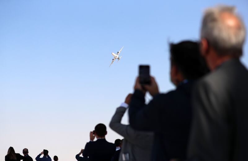 An air display by the Airbus A350.