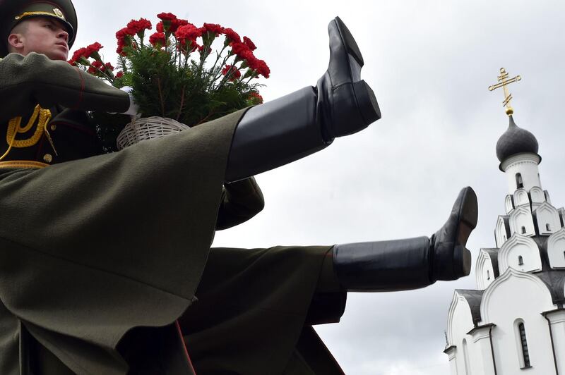 Honour guard soldiers lay flowers at the Chernobyl victims' memorial in Minsk, Ukraine, on April 26, 2018. Sergei Gapon / AFP Photo
