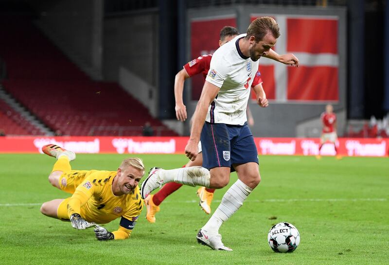 COPENHAGEN, DENMARK - SEPTEMBER 08: Kasper Schmeichel of Denmark attempts to block Harry Kane of England as he runs past him with the ball during the UEFA Nations League group stage match between Denmark and England at Parken Stadium on September 08, 2020 in Copenhagen, Denmark. (Photo by Michael Regan/Getty Images)
