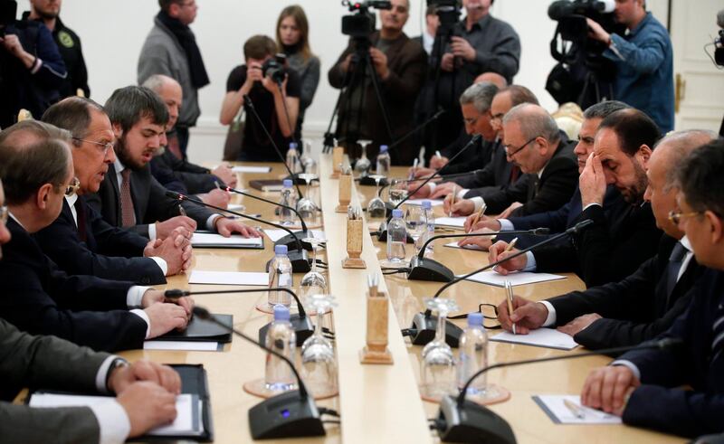 epa06465511 Head of Syrian opposition delegation Nasr Hariri (3-R) speaks with Russian Foreign Minister Sergei Lavrov (2- L) during their talks in Moscow, Russia, 22 January 2018. A delegation of Syrian opposition arrived in Moscow to exchange opinions regarding their possible participation in a wide congress of Syrian people, which Russia calls to hold in Sochi on 29 and 30 January.  EPA/SERGEI CHIRIKOV