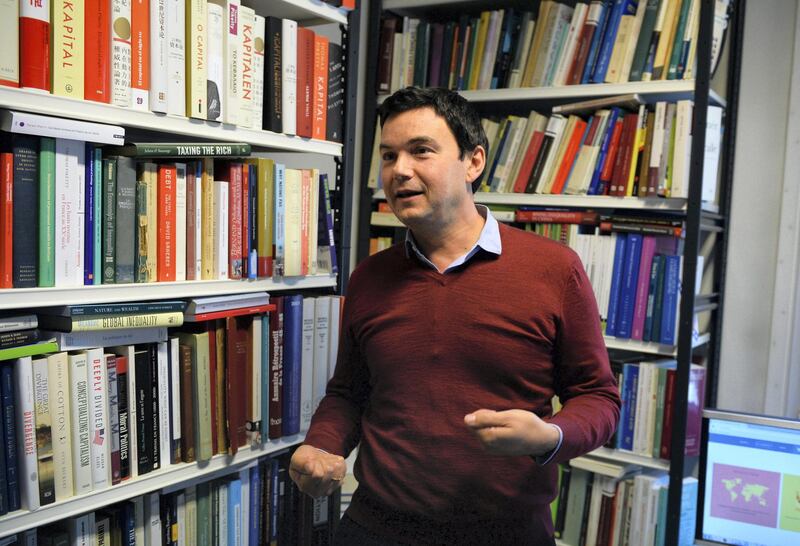 French economist Thomas Piketty speaks during an interview in his office in Paris on October 11, 2016.
Piketty called French President Francois Hollande to announce quickly if he would run for a second mandate at the Elysee Presidential Palace. / AFP PHOTO / ERIC PIERMONT