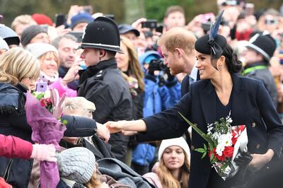 Meghan, Duchess of Sussex (R) and Britain's Prince Harry, Duke of Sussex greet the crowds after the Royal Family's traditional Christmas Day service at St Mary Magdalene Church in Sandringham, Norfolk, eastern England, on December 25, 2018. / AFP / Paul ELLIS
