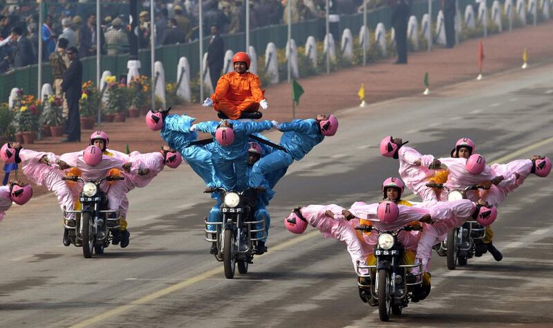 The BSF motorcycle team Seema Bhawani performs in New Delhi on January 26, 2018. Ptakash Singh / AFP