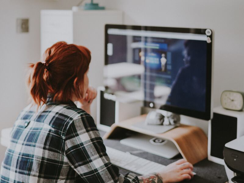 While minimising screen time may be impossible, experts recommend taking regular breaks from the screen for eye health. Photo: Unsplash / Annie Spratt