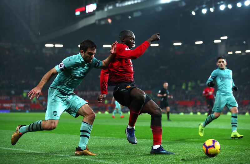 MANCHESTER, ENGLAND - DECEMBER 05:  Sokratis Papastathopoulos of Arsenal battles for possession with  Romelu Lukaku of Manchester United during the Premier League match between Manchester United and Arsenal FC at Old Trafford on December 5, 2018 in Manchester, United Kingdom.  (Photo by Clive Brunskill/Getty Images)