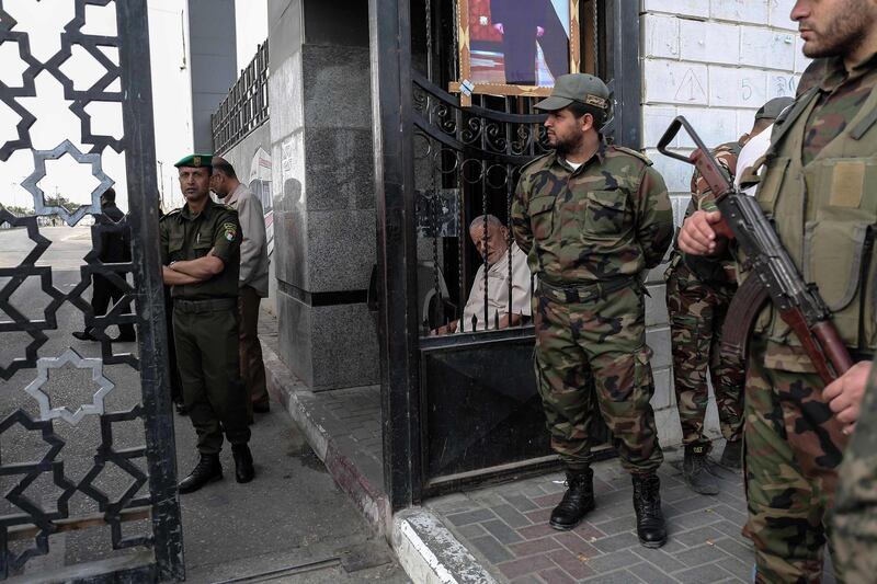 Palestinian security forces loyal to Hamas (R) stand guard outside the Rafah border crossing with Egypt, under the control of the Palestinian Authority as its security forces (L) stand guard inside, in the southern Gaza Strip on November 18, 2017, as it opened for three days for the first time since the Palestinian reconciliation deal.
Only humanitarian cases registered with the ministry would be allowed to leave through the crossing, however, with this including up to 20,000 people in the empoverished enclave of two million, he added.
That Egypt-brokered Palestinian reconciliation deal is expected to lead to more regular opening of the Rafah crossing, which had been totally sealed since August 2017, and was largely closed by Cairo for years beforehand. / AFP PHOTO / SAID KHATIB