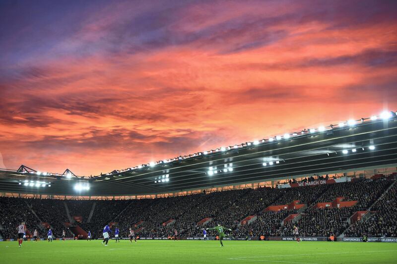 SOUTHAMPTON, ENGLAND - DECEMBER 20: The sunsets  during the Barclays Premier League match between Southampton and Everton at St Mary's Stadium on December 20, 2014 in Southampton, England.  (Photo by Shaun Botterill/Getty Images)