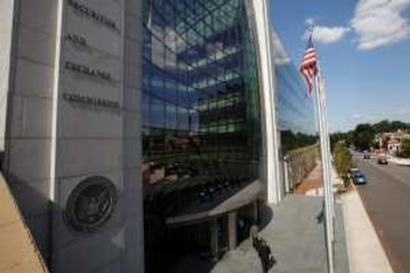 The headquarters of the U.S. Securities and Exchange Commission (SEC) are seen in Washington, July 6, 2009. REUTERS/Jim Bourg    (UNITED STATES BUSINESS POLITICS)