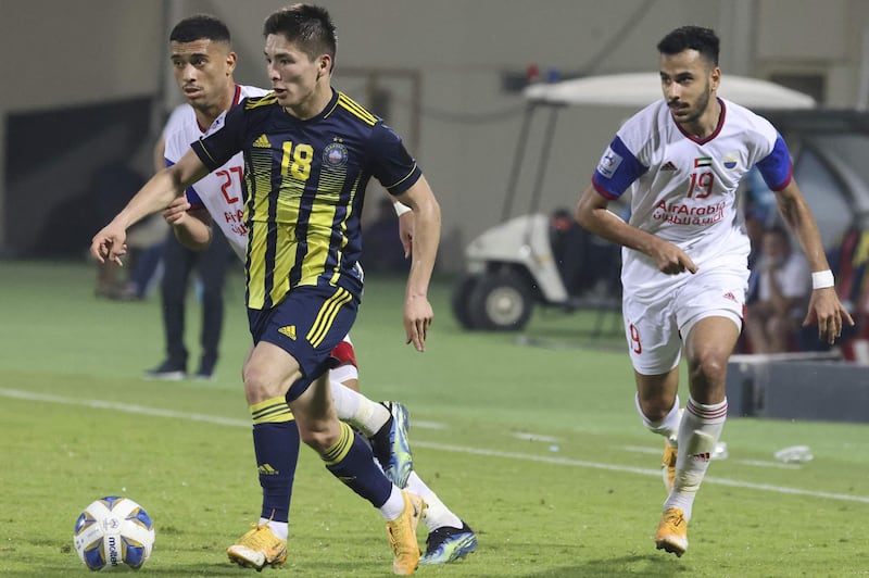 Pakhtakor's midfielder Khojimat Erkinov is marked by Sharjah's midfielder Luanzinho, left, and Sharjah's defender Khaled Ibrahim. AFP
