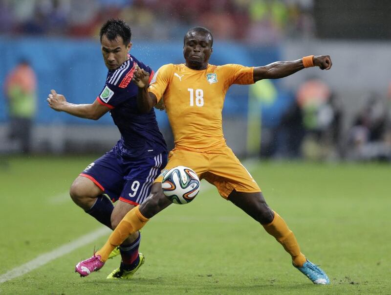 Shinji Okazaki, left, and Constant Djakpa battle for the ball. Ricardo Mazalan / AP Photo