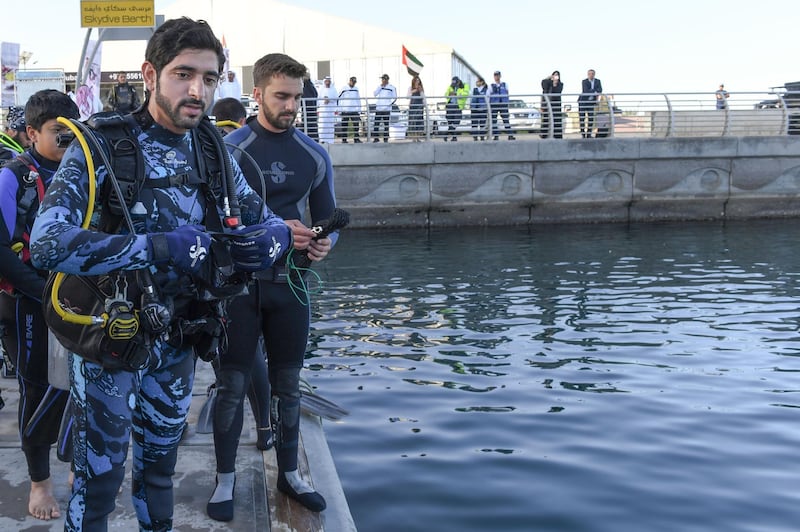 DUBAI, 5th December, 2017 (WAM) -- H.H. Sheikh Hamdan bin Mohammed bin Rashid Al Maktoum, Crown Prince of Dubai and Chairman of Dubai Executive Council volunteers in Dubai marine-clean up drive. WAM