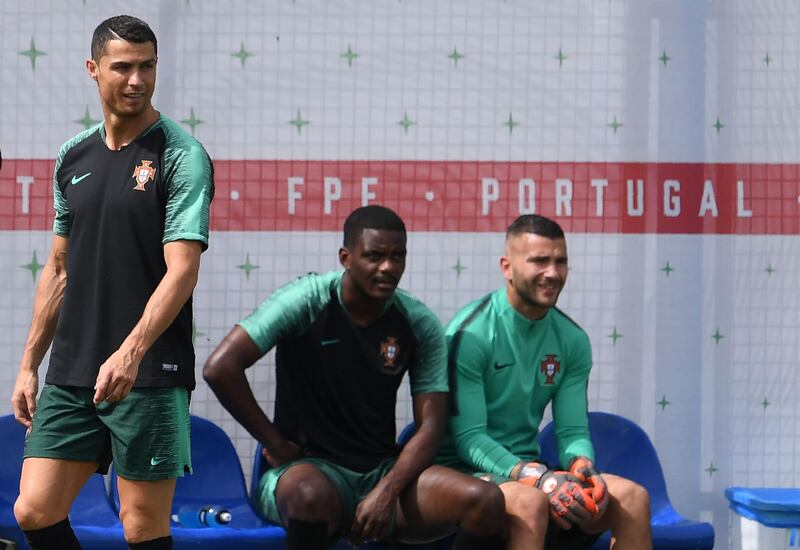 Portugal's forward Cristiano Ronaldo, midfielder William Carvalho and goalkeeper Anthony Lopes look at teammates playing footvolley prior to a training session at the team's base in Kratovo, outside Moscow, on June 24, 2018, on the eve of the Russia 2018 World Cup Group B football match between Iran and Portugal in Saransk. / AFP / Francisco LEONG
