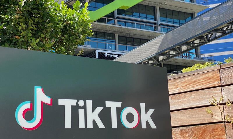 (FILES) In this file photo taken on August 11, 2020 the logo of Chinese video app TikTok is seen on the side of the company's new office space at the C3 campus in Culver City, in the westside of Los Angeles.  TikTok on August 17, 2020 stepped up its defense against US accusations that the popular video app is a national security threat, denouncing what it called "rumors and misinformation" about its links to the Chinese government. / AFP / Chris DELMAS
