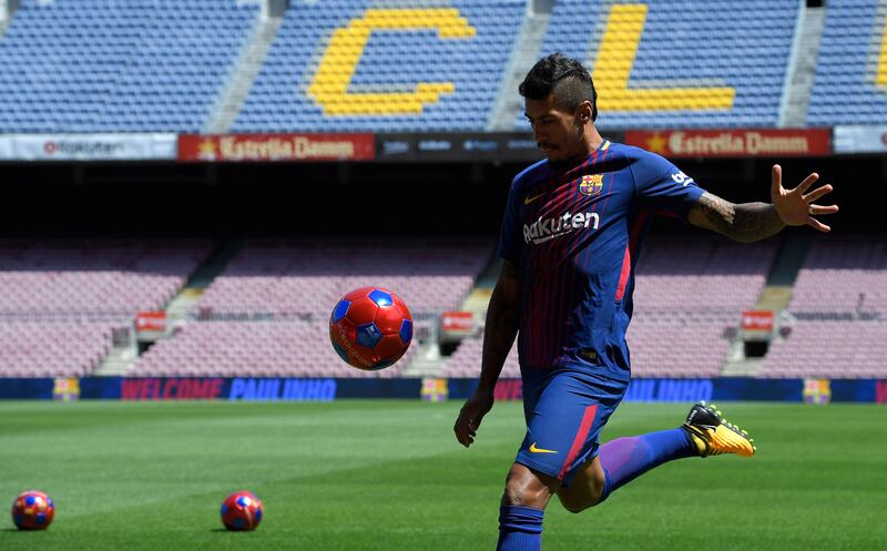 Paulinho  kicks a ball during his official presentation. Lluis Gene / AFP